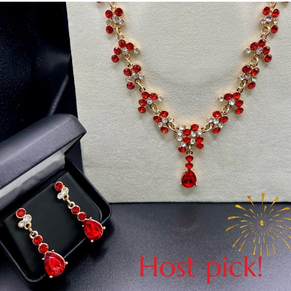 🎉HP🎉New Vintage Inspired Gold Tone Crystal & Zircon Necklace and Earring Set